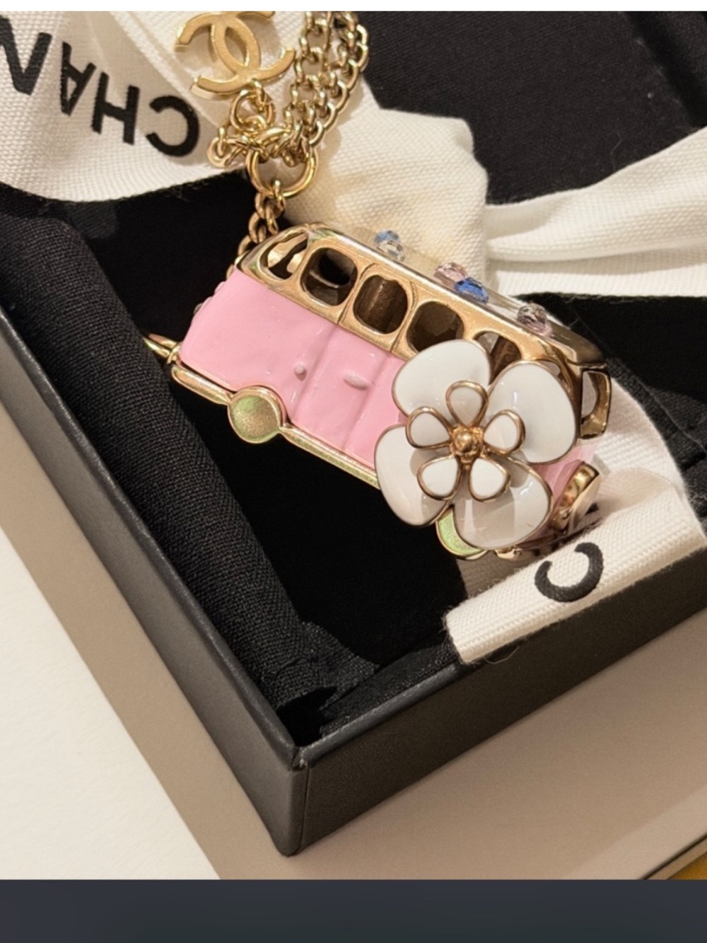 ChaneI Devil Wears Runway VW Camellia Flower Power ✌️Van Necklace Charm